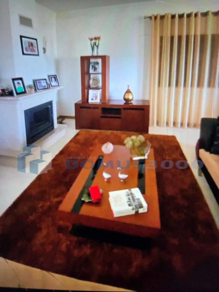 Moradia T5 para Venda em Folhadela Foto 2