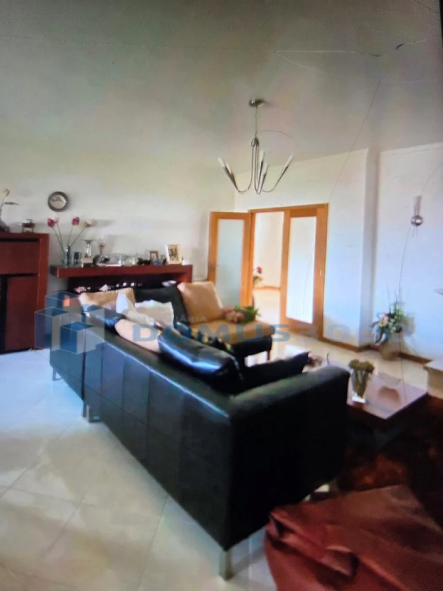 Moradia T5 para Venda em Folhadela Foto 3