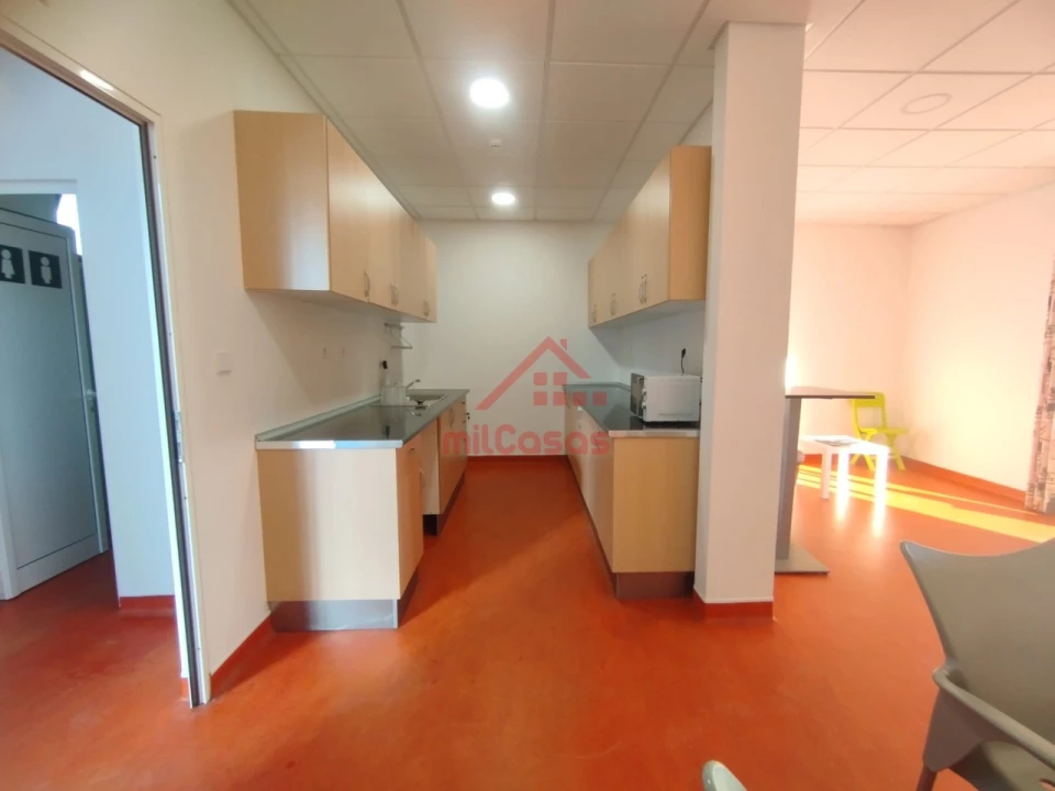 Armazém para Arrendamento em Ponte do Rol Foto 2