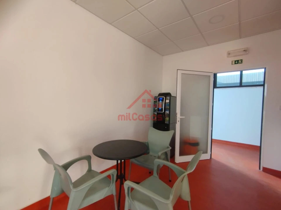 Armazém para Arrendamento em Ponte do Rol Foto 8