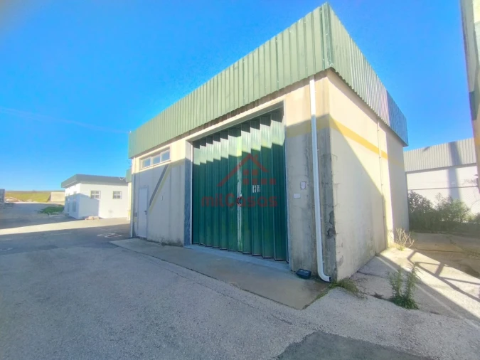 Armazém para Arrendamento em Ponte do Rol