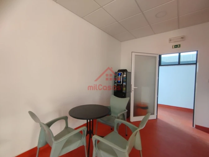 Armazém para Arrendamento em Ponte do Rol Foto 8