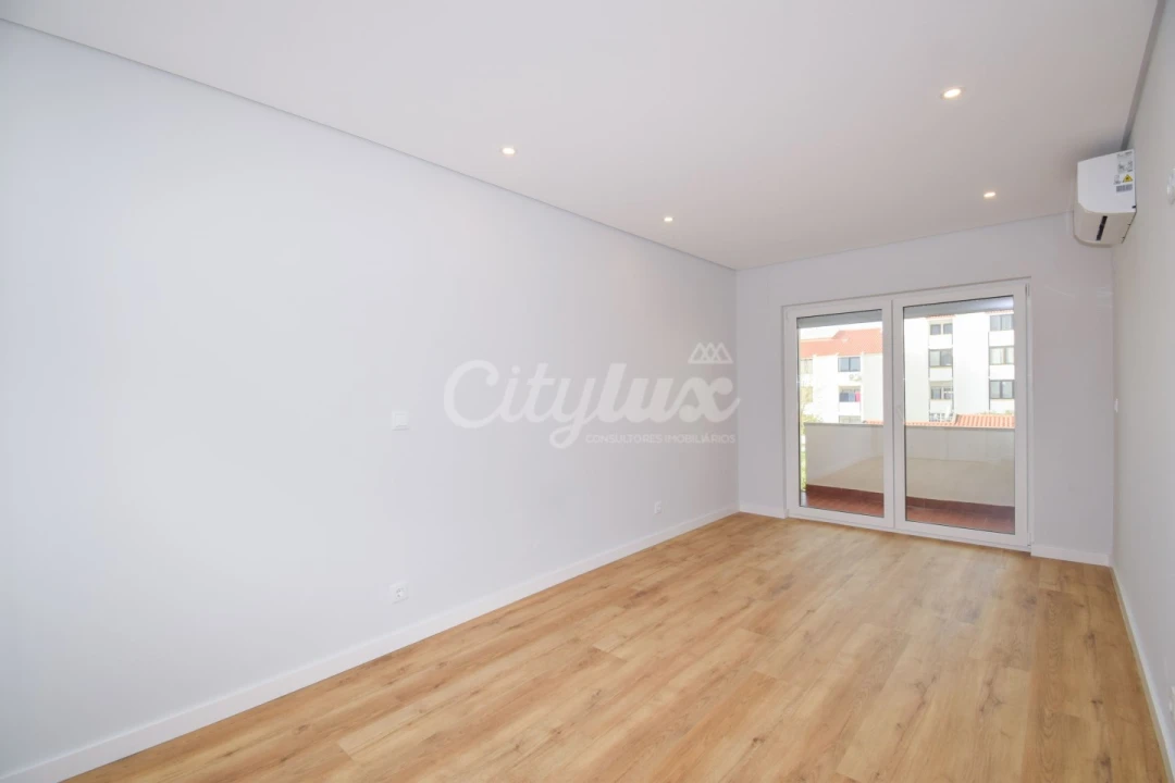 Apartamento T3 para Venda em Cascais e Estoril Foto 2