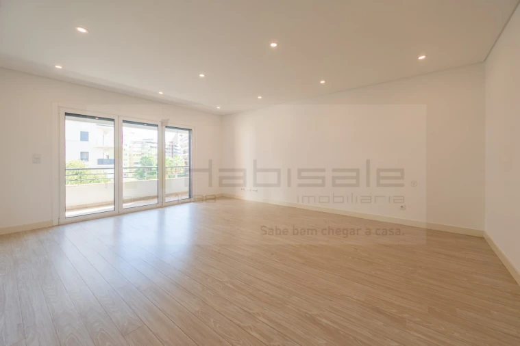 Apartamento T2 para Venda em Odivelas Foto 3