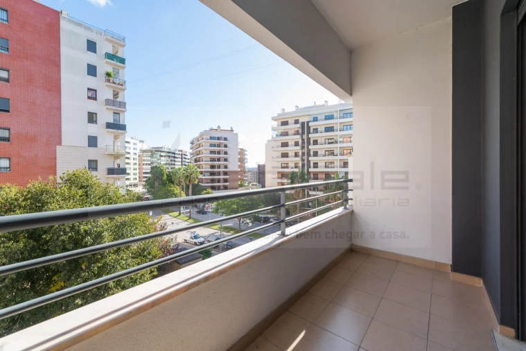 Apartamento T2 para Venda em Odivelas Foto 6