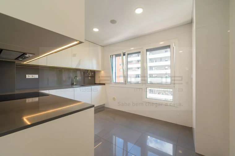 Apartamento T2 para Venda em Odivelas Foto 11