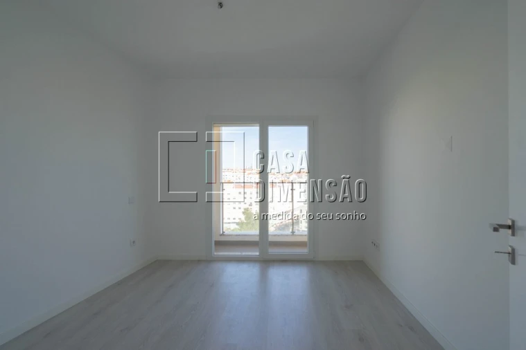 Apartamento T2 para Venda em Corroios Foto 16