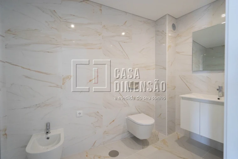 Apartamento T2 para Venda em Corroios Foto 24