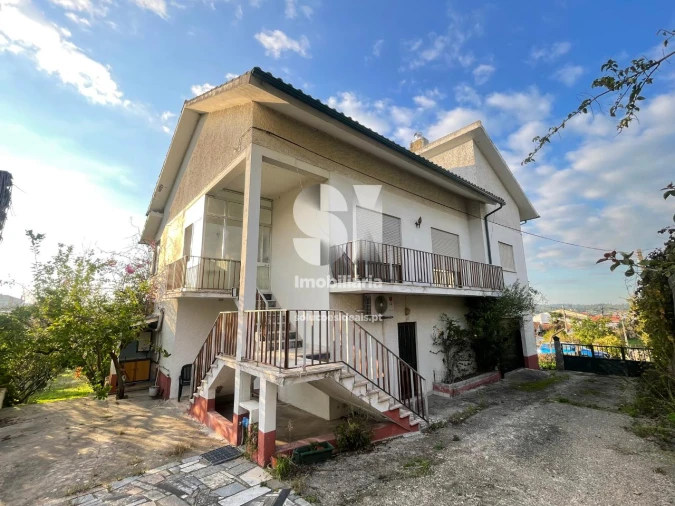 Moradia T4 para Venda em Santa Clara e Castelo Viegas