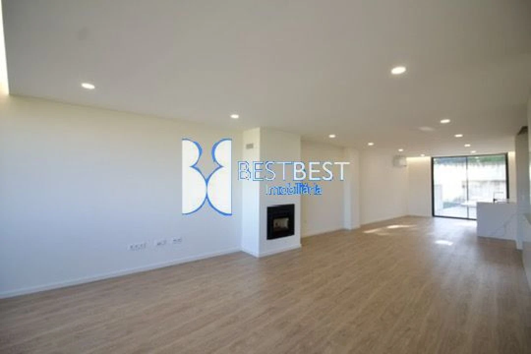 Moradia T3 para Venda em Barcelinhos Foto 1