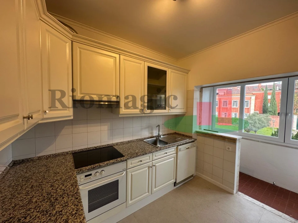 Apartamento T2 para Arrendamento em Santo António Foto 7