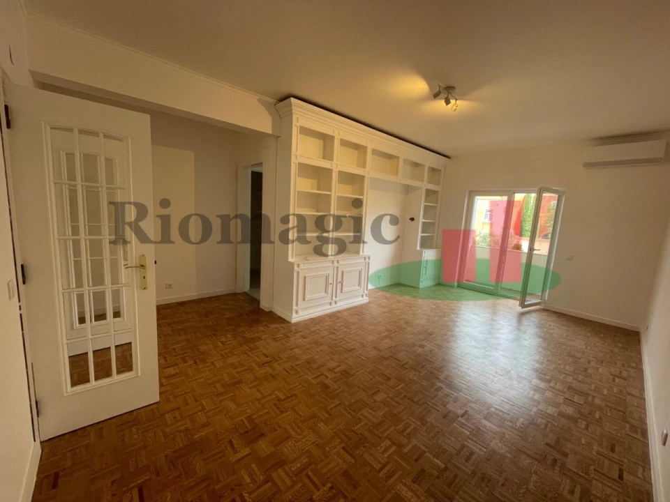 Apartamento T2 para Arrendamento em Santo António Foto 4