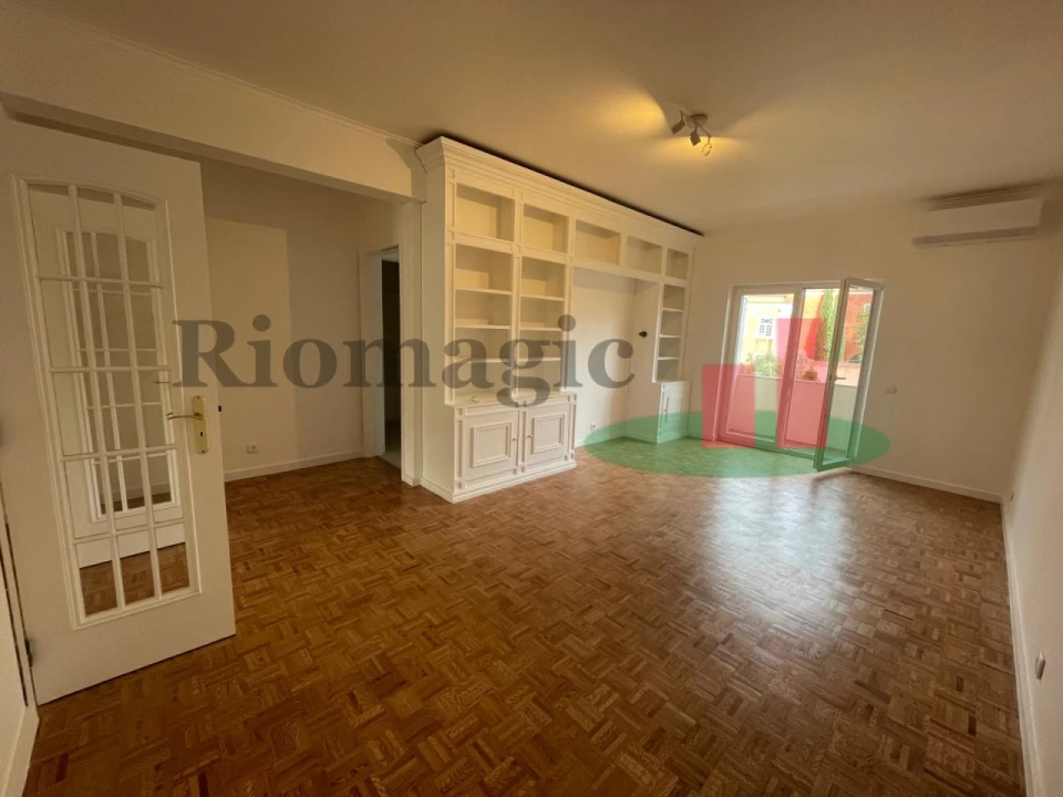 Apartamento T2 para Arrendamento em Santo António Foto 2