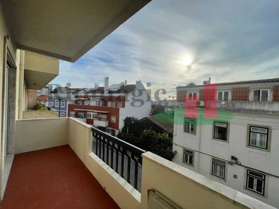 Apartamento T2 para Arrendamento em Santo António Foto 1