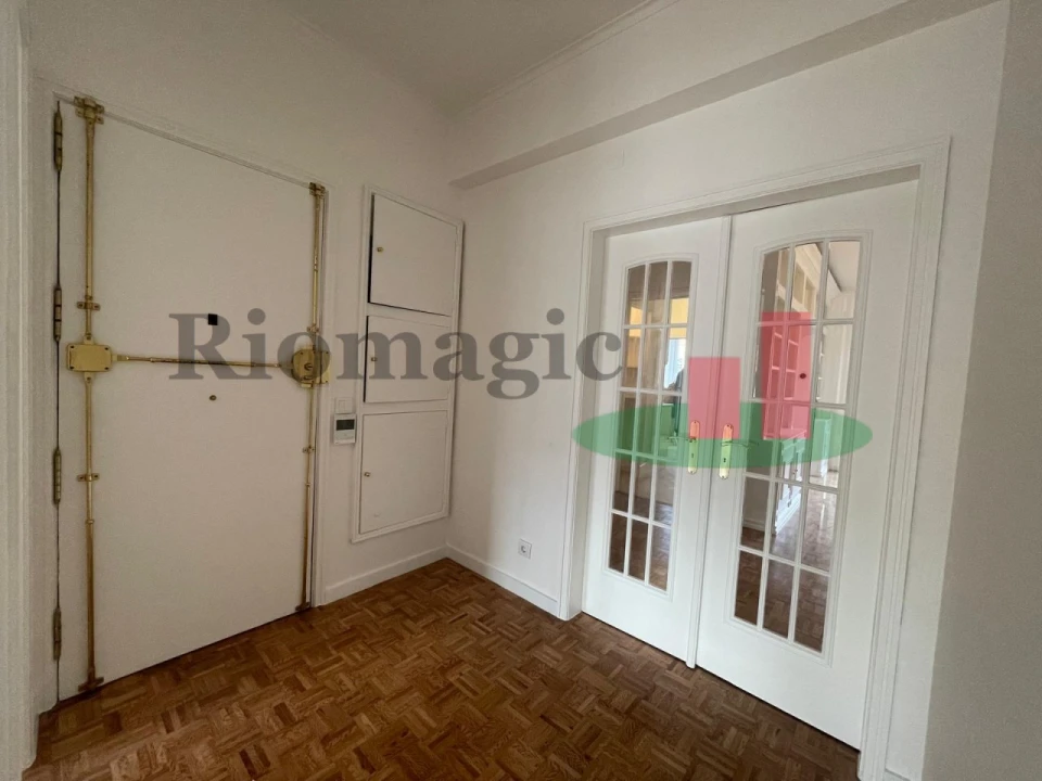 Apartamento T2 para Arrendamento em Santo António Foto 6