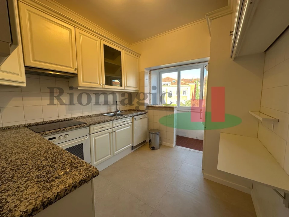 Apartamento T2 para Arrendamento em Santo António Foto 9