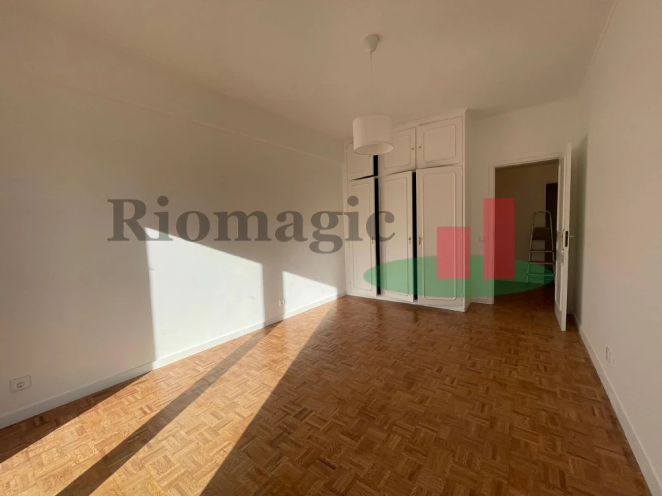 Apartamento T2 para Arrendamento em Santo António Foto 11