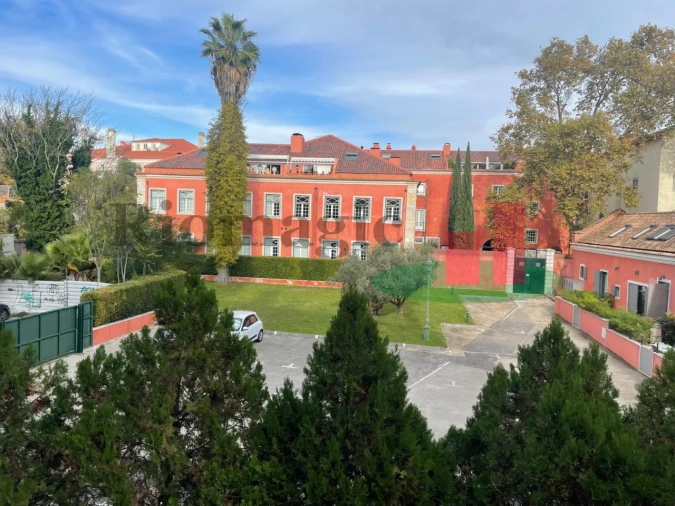 Apartamento T2 para Arrendamento em Santo António Foto 1