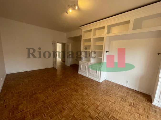 Apartamento T2 para Arrendamento em Santo António Foto 3