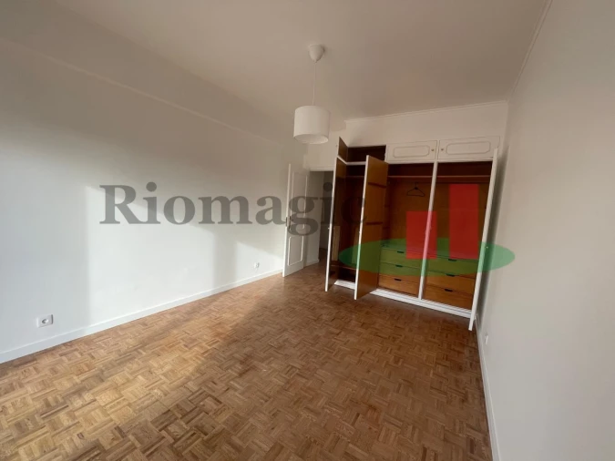 Apartamento T2 para Arrendamento em Santo António Foto 14