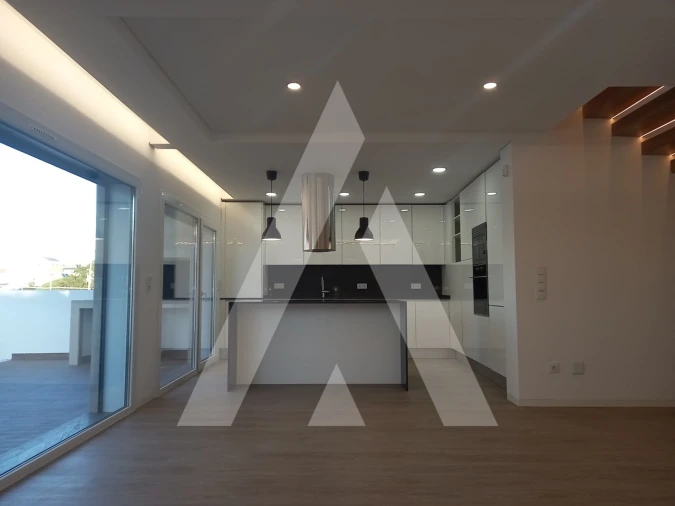 Moradia T5 para Venda em Charneca de Caparica e Sobreda Foto 6