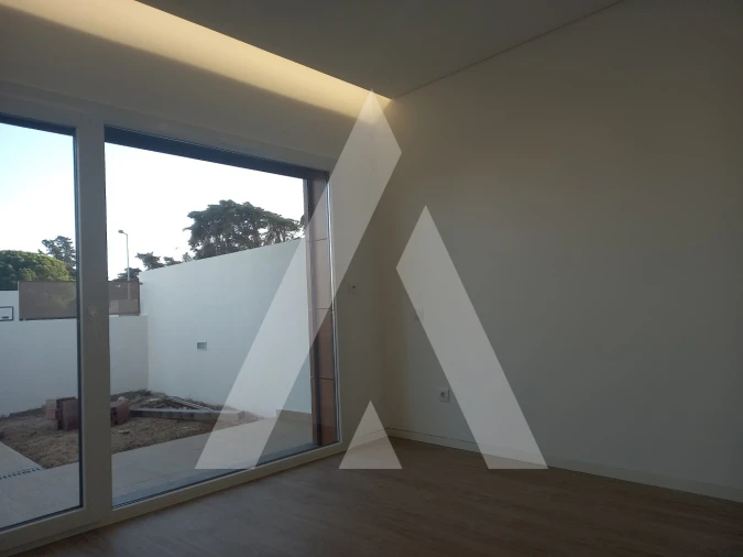 Moradia T5 para Venda em Charneca de Caparica e Sobreda Foto 14