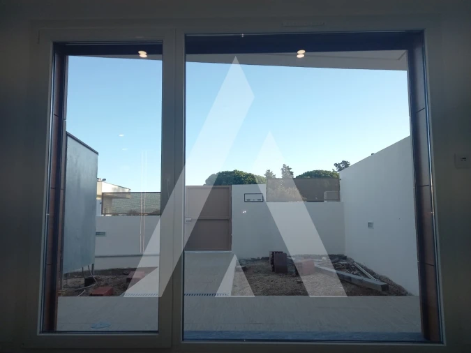 Moradia T5 para Venda em Charneca de Caparica e Sobreda Foto 16