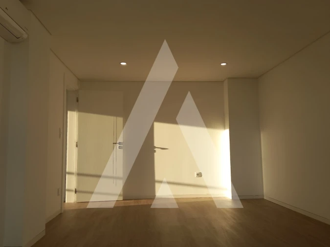 Moradia T5 para Venda em Charneca de Caparica e Sobreda Foto 12