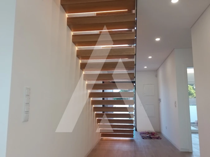 Moradia T5 para Venda em Charneca de Caparica e Sobreda Foto 3