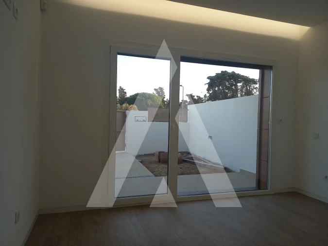 Moradia T5 para Venda em Charneca de Caparica e Sobreda Foto 15