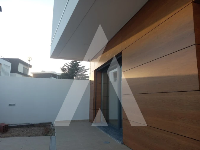 Moradia T5 para Venda em Charneca de Caparica e Sobreda Foto 32