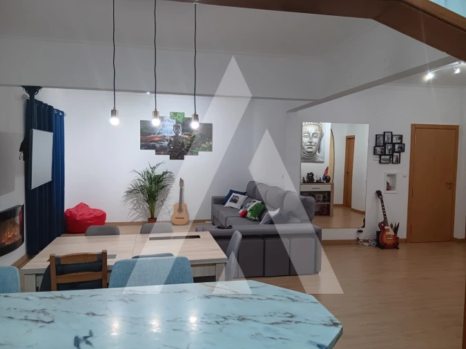 Apartamento T4 para Venda em Laranjeiro e Feijó Foto 6