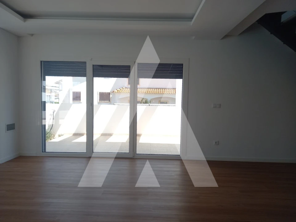 Moradia T4 para Venda em Fernao Ferro Foto 4