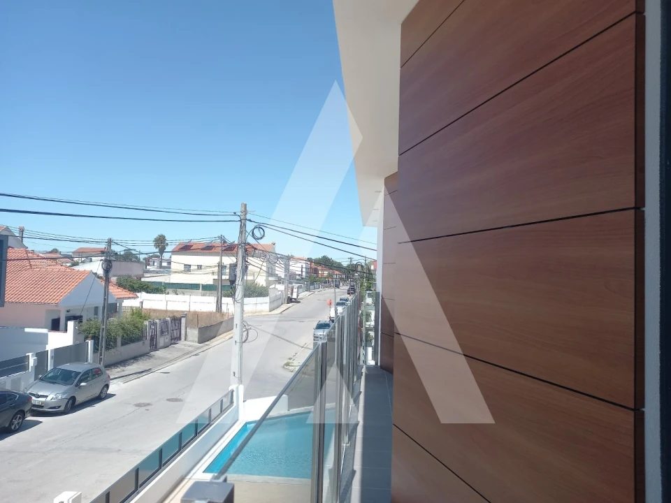 Moradia T4 para Venda em Fernao Ferro Foto 11