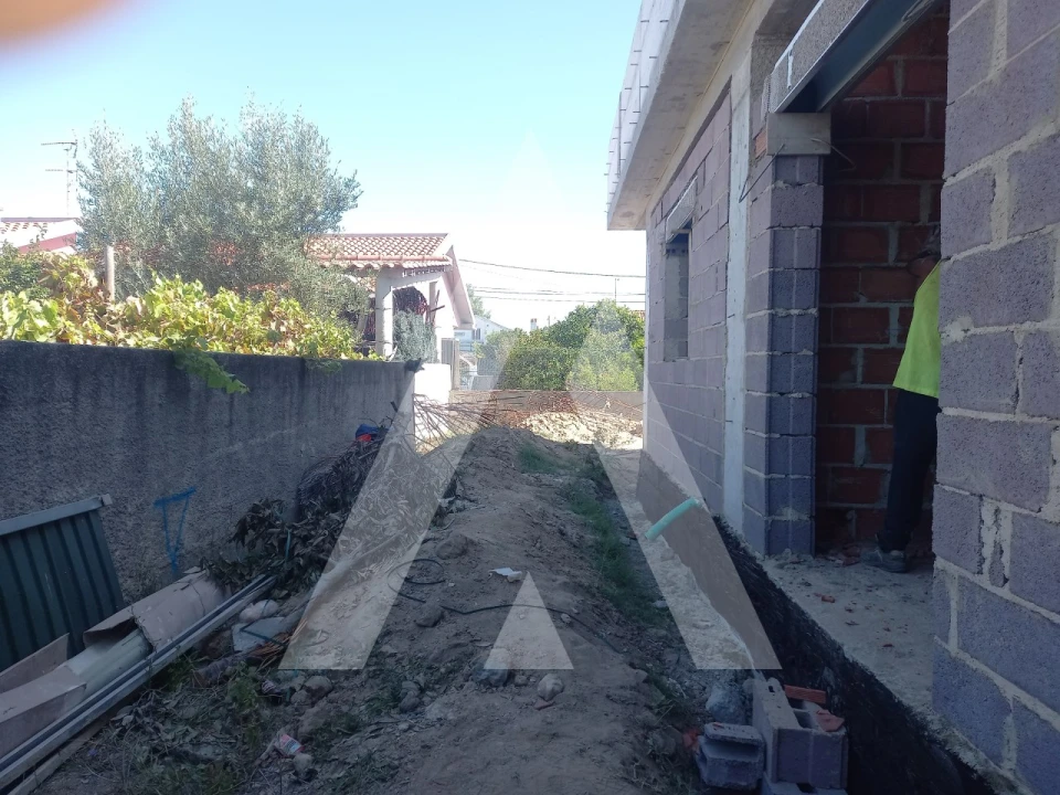 Moradia T4 para Venda em Fernao Ferro Foto 26