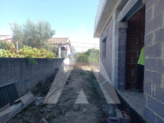 Moradia T4 para Venda em Fernao Ferro Foto 24