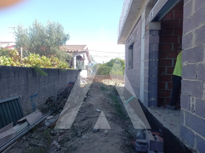 Moradia T4 para Venda em Fernao Ferro Foto 26