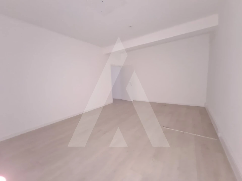 Loja para Arrendamento em Aradas Foto 8