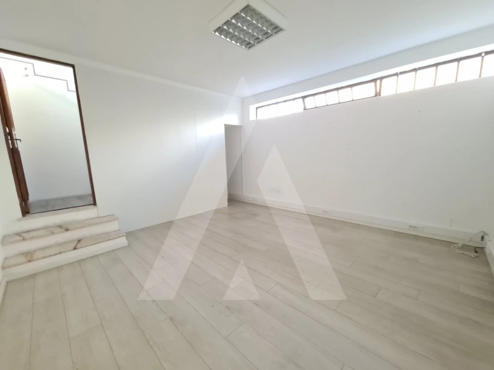 Loja para Arrendamento em Aradas Foto 9