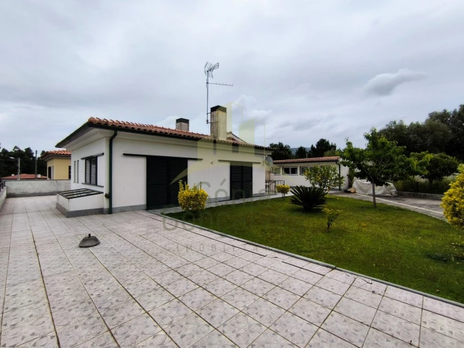 Moradia T3 para Venda em Geraz do Lima (Santa Maria, Santa Leocádia, Moreira), Deão Foto 1