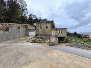 Moradia T3 para Venda em Subportela, Deocriste e Portela Susã