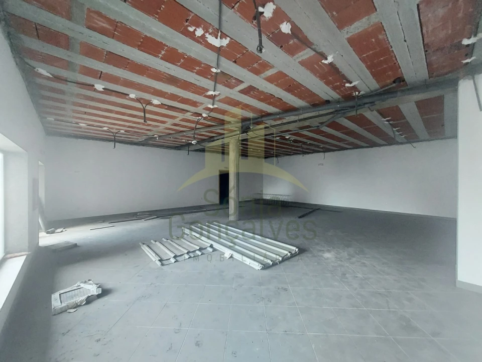 Loja para Venda em Areosa Foto 1