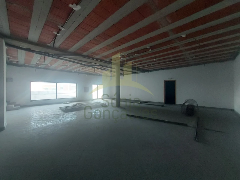 Loja para Venda em Areosa Foto 2