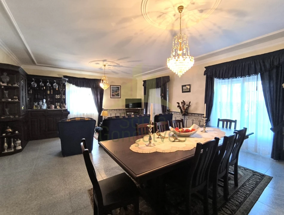 Moradia T5 para Venda em Refoios do Lima Foto 6