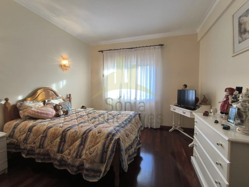 Moradia T5 para Venda em Refoios do Lima Foto 11