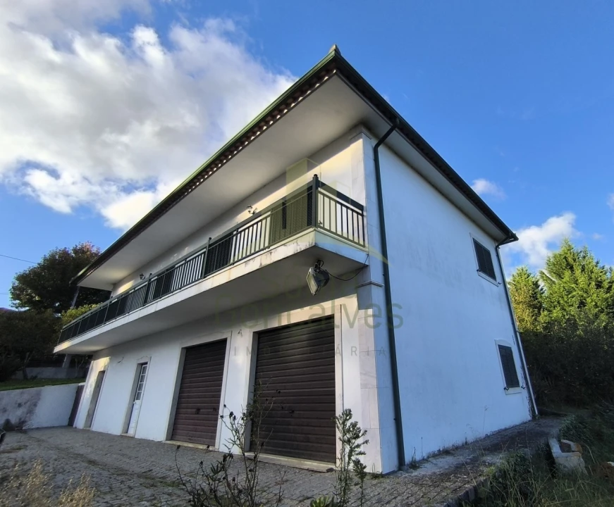 Moradia T5 para Venda em Refoios do Lima Foto 1