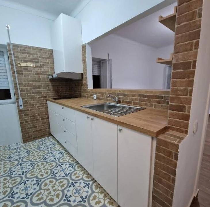 Apartamento T2 para Arrendamento em Espírito Santo, Nossa Senhora da Graça e São Simão Foto 1