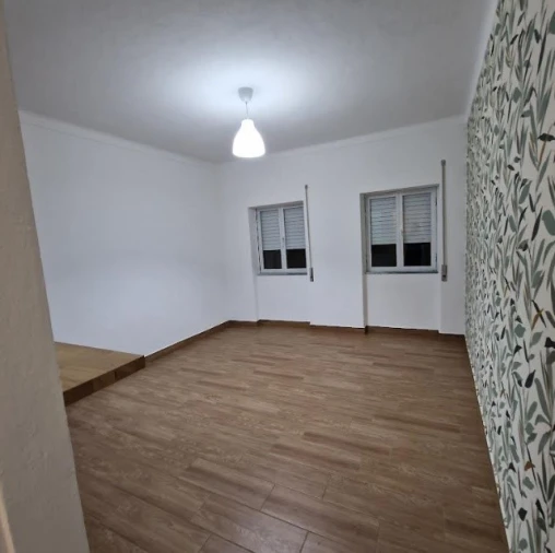 Apartamento T2 para Arrendamento em Espírito Santo, Nossa Senhora da Graça e São Simão Foto 5