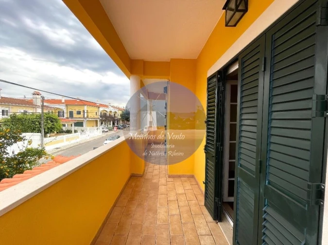 Moradia T5 para Venda em Moita Foto 11