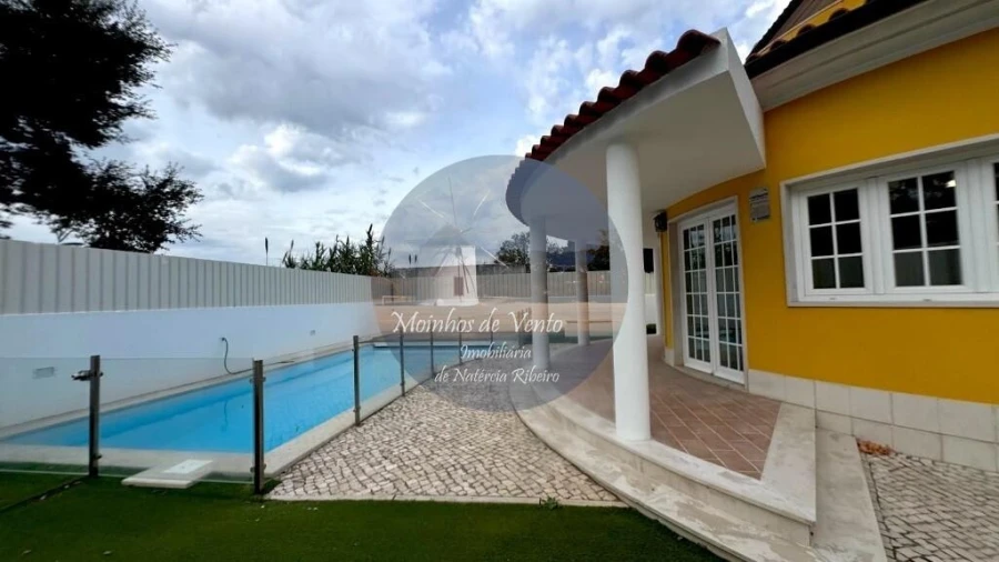 Moradia T5 para Venda em Moita Foto 12